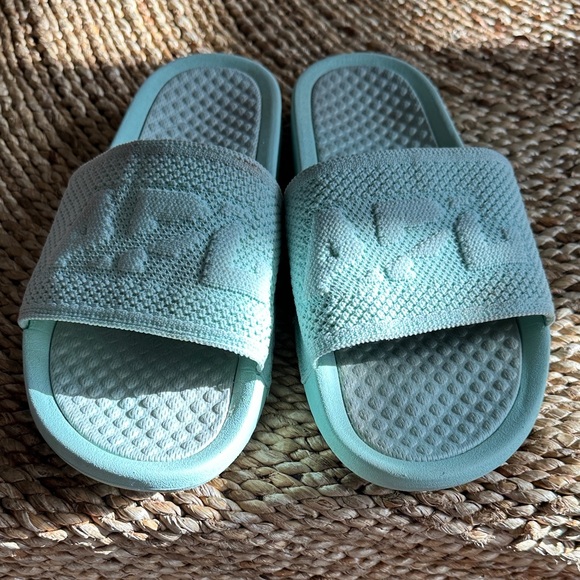 APL Aqua Slide Sandals size 9 Lululemon